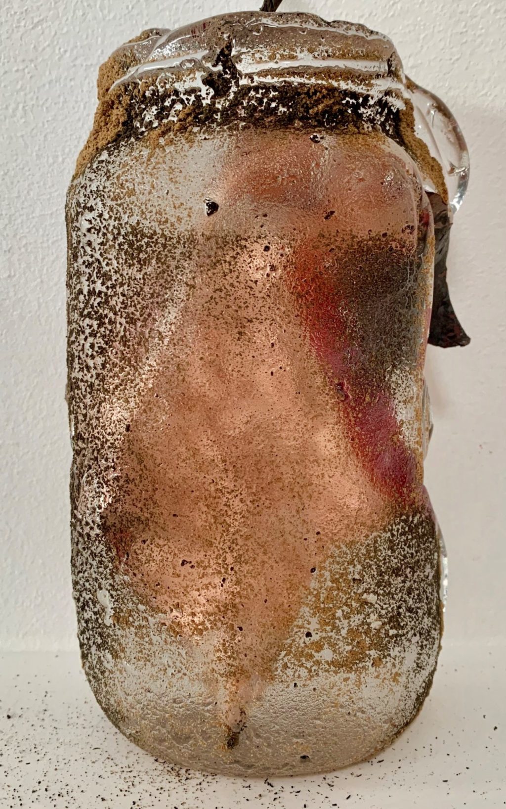 Kech Edwards, "Conserve Plataan", zandgegoten glas en koperblad, 23 x 15 x 10 cm.
